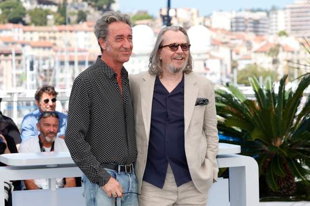 Paolo Sorrentino und Gary Oldman beim Photocall zum Kinofilm Parthenope auf dem Festival de Cannes 2024 77. Internationale Filmfestspiele von Cannes am Palais des Festivals. Cannes, 22.05.2024