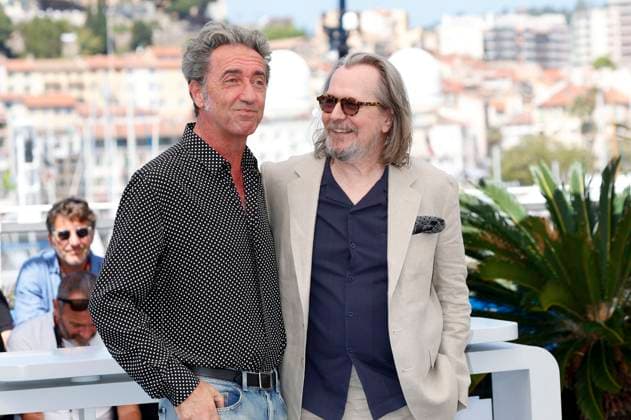 Entertainment Bilder des Tages Paolo Sorrentino und Gary Oldman beim Photocall zum Kinofilm Parthenope auf dem Festival de Cannes 2024 77. Internationale Filmfestspiele von Cannes am Palais des Festivals. Cannes, 22.05.2024