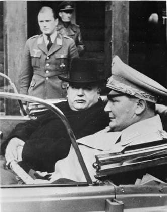 Ancestor : HERMANN GOERING 1940-1944- HERMANN GOERING ET ? Unknown  Copyright: xx