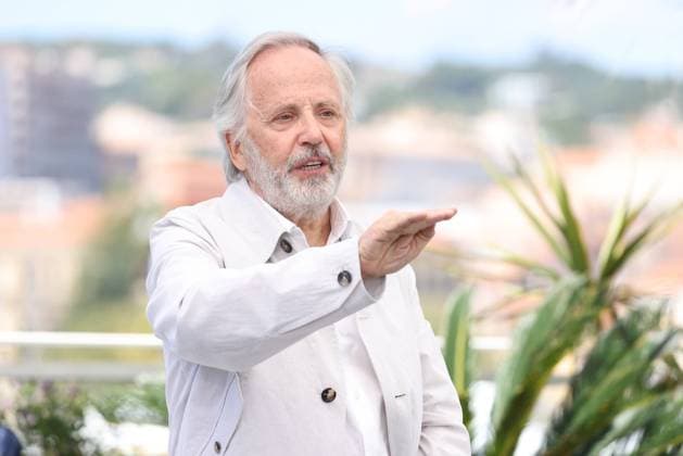 CANNES, FRANCE MAY 22 G D Fabrice LUCHINI during the photocall of the film Marcello Mio in competition at the 77th Cannes Film Festival at the Palais des Festivals on May 22, 2024 in Cannes, France CINEMA 77eme Festival de Cannes Photocall 22 05 2024 ValentinaClaret Panoramic 