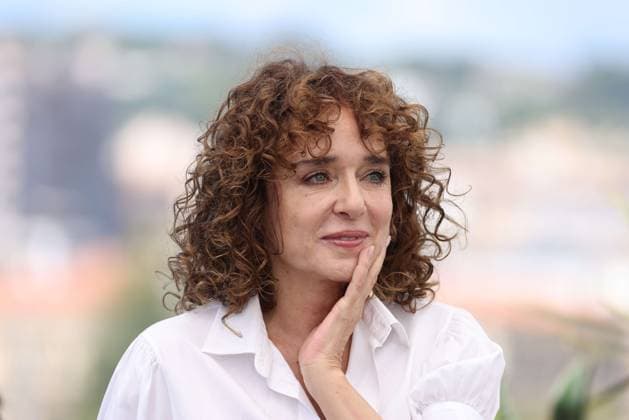 CANNES, FRANCE MAY 22 G D Valeria GOLINO during the photocall of the Rendez vous with Valeria Golino l™ante della gioia at the 77th Cannes Film Festival at the Palais des Festivals on May 22, 2024 in Cannes, France CINEMA 77th Cannes Film Festival Photocall 22 05 2024 ValentinaClaret Panoramic 