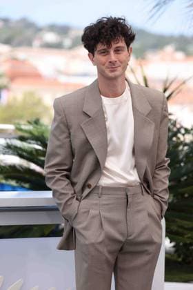 CANNES, FRANCE MAY 22 G D Daniele RIENZO during the photocall of the film Parthenope in competition at the 77th Cannes Film Festival at the Palais des Festivals on May 22, 2024 in Cannes, France CINEMA 77eme Festival de Cannes Photocall 22 05 2024 ValentinaClaret Panoramic 