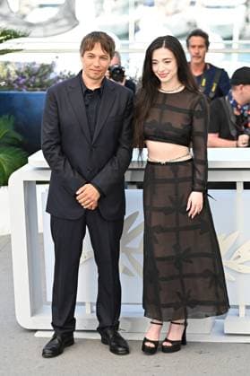 News - Anora Photocall - The 77th Annual Cannes Film Festival Sean Baker and Mikey Madison attend the Anora Photocall at the 77th annual Cannes Film Festival at Palais des Festivals on May 22, 2024 in Cannes, France. Cannes Palais des Festival France Copyright: xStefanosxKyriazisx xLiveMediax LPN_1365268
