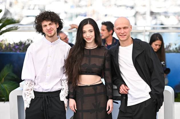 News - Anora Photocall - The 77th Annual Cannes Film Festival Mark Eydelshteyn, Mikey Madison and Jurij Borisov attend the Anora Photocall at the 77th annual Cannes Film Festival at Palais des Festivals on May 22, 2024 in Cannes, France. Cannes Palais des Festival France Copyright: xStefanosxKyriazisx xLiveMediax LPN_1365270