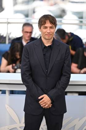 News - Anora Photocall - The 77th Annual Cannes Film Festival Sean Baker attends the Anora Photocall at the 77th annual Cannes Film Festival at Palais des Festivals on May 22, 2024 in Cannes, France. Cannes Palais des Festival France Copyright: xStefanosxKyriazisx xLiveMediax LPN_1365276
