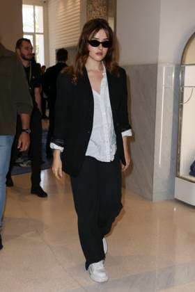 Cannes - Katherine Langford At The Majestic Katherine Langford is spotted at Hotel Majestic Barrier during 77th Cannes Film Festival in Cannes, France on May 22, 2024.. Photo by Marco Piovanotto ABACAPRESS.COM Cannes France  Copyright: xPiovanottoxMarco ABACAx