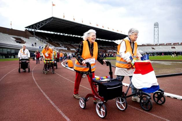 News Themen der Woche KW21 News Bilder des Tages AMSTERDAM - Participants in the National Rollator Run in the Olympic Stadium. The event is intended to promote the physical and mental well-being of the elderly. ANP RAMON VAN FLYMEN netherlands out - belgium out  Copyright: xx x499270357x originalFilename: 499270357.jpg