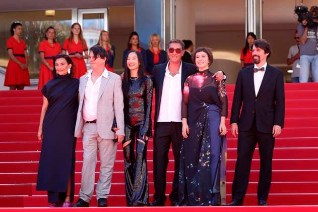 Filipa Reis, Gast, Lang Khe Tran, Crista Alfaiate, Miguel Gomes und Goncalo Waddington bei der Premiere des Kinofilms Grand Tour auf dem Festival de Cannes 2024 77. Internationale Filmfestspiele von Cannes im Palais des Festivals. Cannes, 22.05.2024
