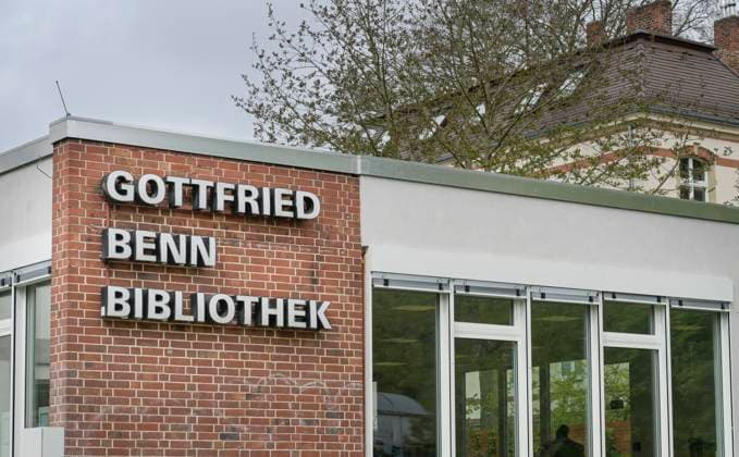 Gottfried-Benn-Bibliothek, Nentershäuser Platz, Zehlendorf, Bezirk Steglitz-Zehlendorf, Berlin, Deutschland *** Gottfried Benn Library, Nentershäuser Platz, Zehlendorf, Steglitz Zehlendorf district, Berlin, Germany