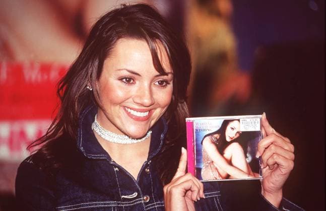 PICTURE CAPTION MARTINE McCUTCHEON ALBUM SIGNING WISHING WHO: MARTINE McCUTCHEON WHEN: 13 11 00 WHERE: HMV LONDON FAMOUS is the trading name of Famous Pictures and Features Ltd. Registered Office 13 Harwood Road, London SW6 4QP Registered in England No 3373146 Copyright: xFAMOUS x 04505035