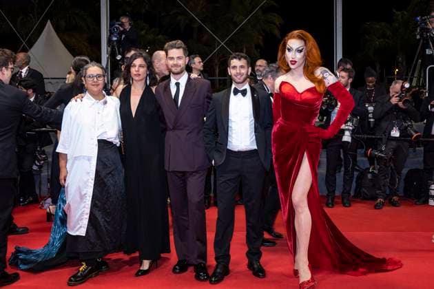 Juliana Rojas, Sophie Letourneur, Lukas Dhont, Jad Salfiti, Paloma MontÃ e des marches du film Â Motel Destino Â lors du 77eme Festival International du Film de Cannes, au Palais des Festivals Ã Cannes Le 22 mai 2024 Olivier Borde Bestimage Red carpet of the movie Â Motel Destino Â during the 77th Cannes International Film Festival at the Palais des Festivals in Cannes, France On may 22th 2024 unknown  Copyright: xOLIVIERxBORDEx xBESTIMAGExOLIVIERxBORDEx xBESTIMAGEx