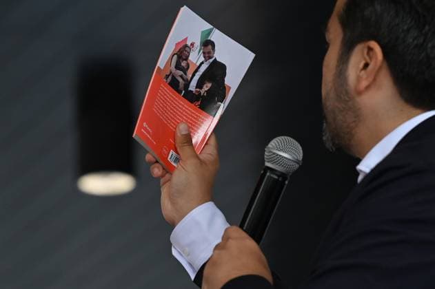 May 22, 2024, Tijuana, Baja California, Mexico: Long-shot Mexican presidential candidate of the Citizens Movement party (MC), Jorge Alvarez Maynez presents his plan for the future of Mexico, where a poem resided from his son can be seen on the back of his booklet, as he campaigned in Tijuana, Baja California, Mexico seeking the youth vote at the CETYS University campus on Wednesday, May 22, 2024. Tijuana Mexico - ZUMAm180 20240522_zip_m180_013 Copyright: xCarlosxA.xMorenox