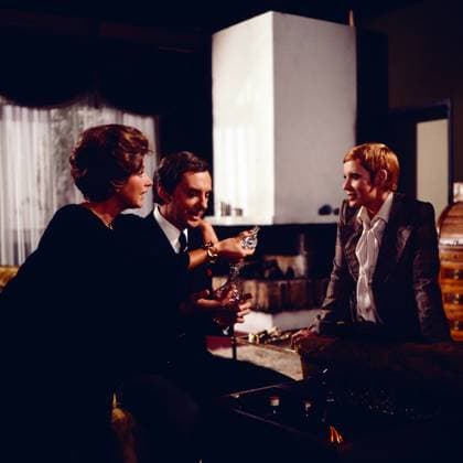 EIN MANN FÜR ALLE FÄLLE Ein Mann für alle Fälle, ZDF Serie, 1978, Szene: Johanna von Koczian, Harald Juhnke, Anita Kupsch, Berlin Deutschland Copyright: ArthurxGrimm AGR_82030321 EDITORIAL USE ONLY