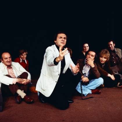 EIN MANN FÜR ALLE FÄLLE Ein Mann für alle Fälle, ZDF Serie, 1979, Szene in der Schauspielschule: Harald Juhnke als Frank Engelmann, der Talent als Schauspieler hat, Hans Clarin als Regisseur, beobachtet die Proben., Berlin Deutschland Copyright: ArthurxGrimm AGR_82030325 EDITORIAL USE ONLY