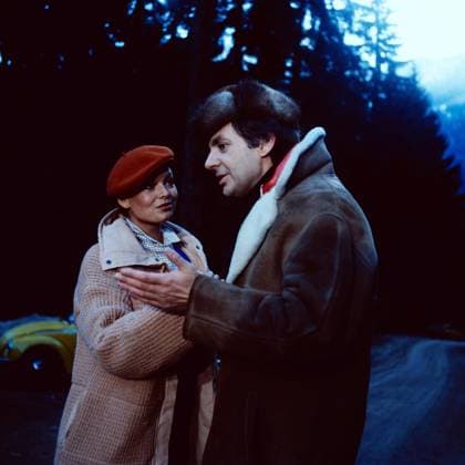 EIN MANN FÜR ALLE FÄLLE Ein Mann für alle Fälle, ZDF Serie, 1979, Szene: Andrea Rau als Anni Bichsel, Harald Juhnke als Frank Engelmann, Berlin Deutschland Copyright: ArthurxGrimm AGR_82030329 EDITORIAL USE ONLY