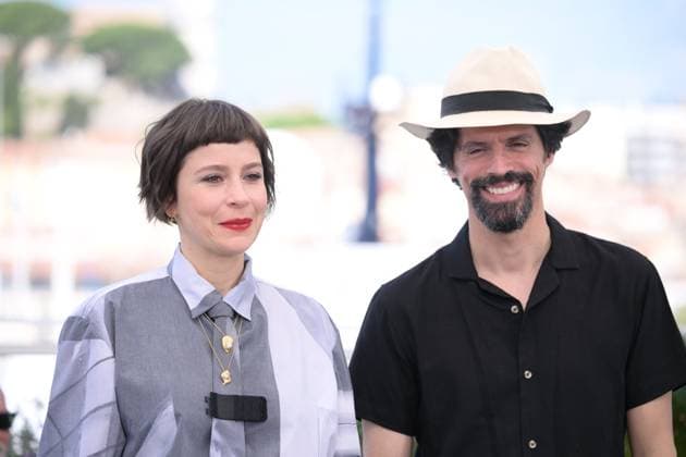 CANNES, FRANCE MAY 23 G D Crista ALFAIATE, Goncalo WADDINGTON during the photocall of the film Grand Tour in competition at the 77th Cannes Film Festival at the Palais des Festivals on May 23, 2024 in Cannes, France CINEMA 77eme Festival de Cannes Photocall 23 05 2024 ValentinaClaret Panoramic 