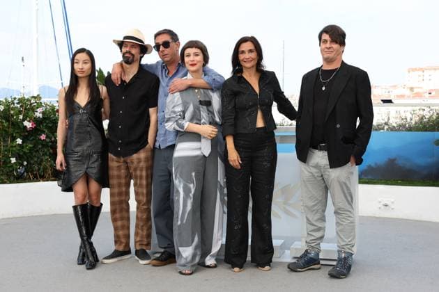 Cannes - Grand Tour Photocall Lang KhÃª Tran, Goncalo Waddington, Miguel Gomes, Crista Alfaiate, Filipa Reis and Claudio da Silva attends the Grand Tour Photocall at the 77th annual Cannes Film Festival at Palais des Festivals on May 23, 2024 in Cannes, France. Photo by Shootpix ABACAPRESS.COM Cannes France  Copyright: xShootpix ABACAx