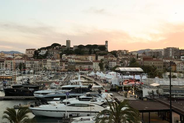 View of the set of the show C Ã vous during the 77th Cannes International Film Festival View of the set of the show C Ã vous during the 77th Cannes International Film Festival on May 22, 2024 Jacovides Moreau Bestimage View of the set of the show C Ã vous during the 77th Cannes International Film Festival on May 22, 2024 Cannes France  Copyright: xJACOVIDES-MOREAUx xBESTIMAGExJACOVIDES-MOREAUx xBESTIMAGEx
