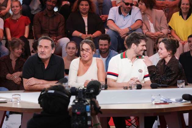 Exclusive Set of the Ã mission C Ã vous at the 77th Cannes International Film Festival Exclusive Gilles Lellouche, Adele Exarchopoulos, Francois Civil, Mallory Wanecque, Malik Frikah on the set of the Ã mission C Ã vous at the 77th Cannes International Film Festival on May 22, 2024 Jack Tribeca Bestimage No Web Belgium and Switzerland Cannes France  Copyright: xJackxTribecax xBestimagexJackxTribecax xBestimagex