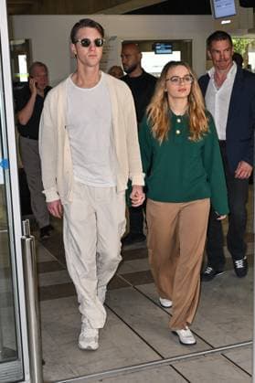 Cannes 2024 Joey King Nice Airport Joey King and Steven Piet at Nice airport ahead of the 77th Cannes Film Festival in Nice, France on May 23, 2024. Photo by Julien Reynaud APS-Medias ABACAPRESS.COM Nice France  Copyright: xReynaudxJulien APS-Medias ABACAx