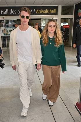 Cannes 2024 Joey King Nice Airport Joey King and Steven Piet at Nice airport ahead of the 77th Cannes Film Festival in Nice, France on May 23, 2024. Photo by Julien Reynaud APS-Medias ABACAPRESS.COM Nice France  Copyright: xReynaudxJulien APS-Medias ABACAx