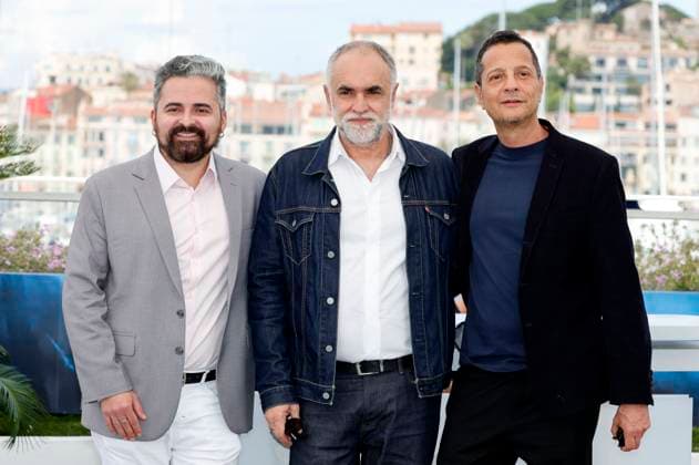 Wislan Esmeraldo, Karim Ainouz und Mauricio Zacharias beim Photocall zum Kinofilm Motel Destino auf dem Festival de Cannes 2024 77. Internationale Filmfestspiele von Cannes am Palais des Festivals. Cannes, 23.05.2024