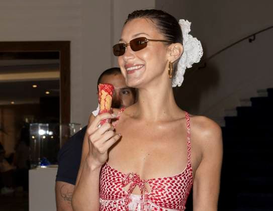 Entertainment Themen der Woche KW21 Cannes - Bella Hadid At The Martinez Bella Hadid enjoys an ice-cream at the Hotel Martinez during the 77th Cannes Film Festival on May 23, 2024 in Cannes, France. Photo by Marco Piovanotto ABACAPRESS.COM Cannes France  Copyright: xPiovanottoxMarco ABACAx