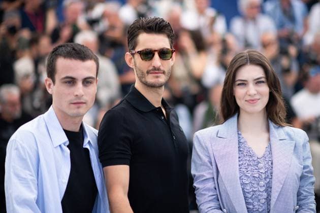 Cannes - Le Comte de Monte-Cristo Photocall Julien De Saint-Jean, Pierre Niney and Anamaria Vartolomei attending the Le Comte de Monte-Cristo Photocall as part of the 77th Cannes International Film Festival in Cannes, France on May 23, 2024. Photo by Aurore Marechal ABACAPRESS.COM Cannes France  Copyright: xMarechalxAurore ABACAx