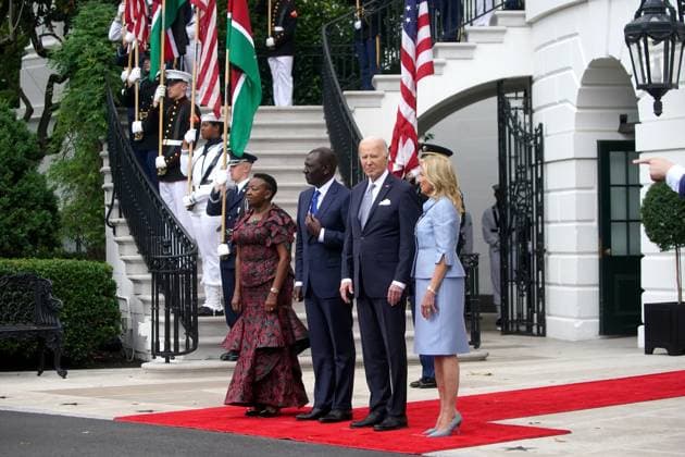 News Themen der Woche KW21 William Ruto, Kenya s president, from left, US President Joe Biden, Rachel Ruto, Kenya s first lady, and US First Lady Jill Biden attend an arrival ceremony during a state visit on the South Lawn of the White House in Washington, DC on Thursday, May 23, 2024. An American president is hosting a state visit for an African leader for the first time in 16 years, as the world s biggest economy struggles to build influence on a continent forging closer relations beyond Washington s top competitors China and Russia.  WAX20240523808 AlxDrago