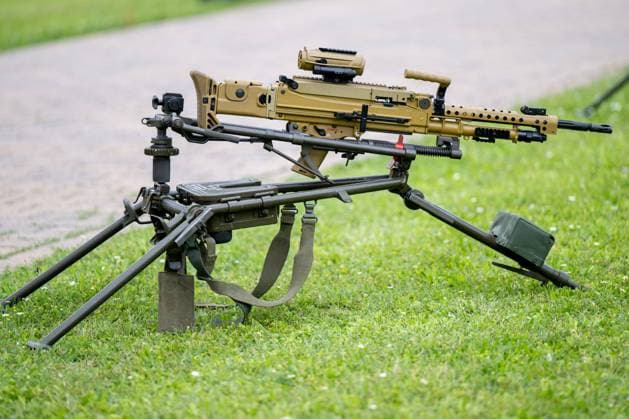Bundeswehr Features Deutschland, Rheinland-Pfalz, Germersheim, Stadtpark Fronte Lamotte, May 23. Bundeswehr Features. Sturmgewehr von Heckler & Koch *** Bundeswehr Features Germany, Rhineland-Palatinate, Germersheim, City Park Fronte Lamotte, May 23 Bundeswehr Features assault rifle by Heckler Koch