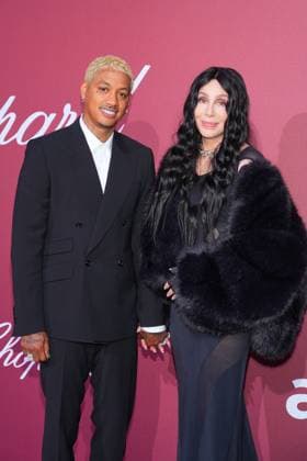 Cher und ihr Freund Alexander Edwards bei der Amfar Gala am 23.05.2024 im Rahmen vom 77. Film Festival in Cannes Cannes Film Festival 2024 - Amfar Gala