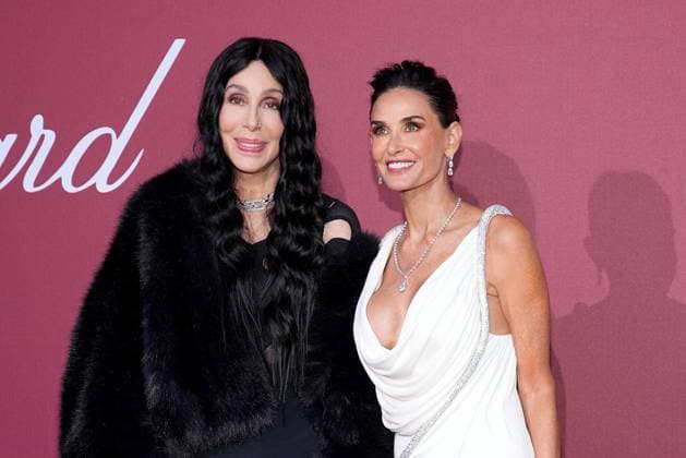 Cher und Demi Moore bei der Amfar Gala am 23.05.2024 im Rahmen vom 77. Film Festival in Cannes Cannes Film Festival 2024 - Amfar Gala