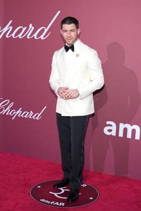 Nick Jonas bei der Amfar Gala am 23.05.2024 im Rahmen vom 77. Film Festival in Cannes Cannes Film Festival 2024 - Amfar Gala