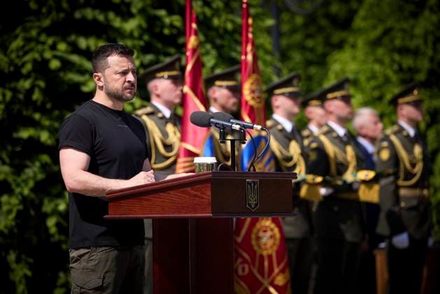 News Themen der Woche KW21 May 23, 2024, Kiev, Kyiv Oblast, Ukraine: Ukrainian President Volodymyr Zelenskyy address Ukrainian Marines on the day of the Marine Corps on Constitutional Square, May 23, 2024, in Kyiv, Ukraine. Kiev Ukraine - ZUMAp138 20240523_zaa_p138_049 Copyright: xPoolx UkrainianxPresidentiax