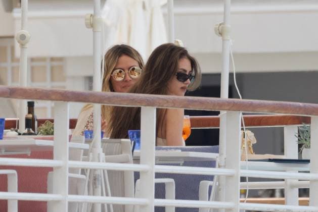 Internationale Filmfestspiele von Cannes, Leni und Heidi Klum am Eden Roc Hotel Heidi Klum At Eden Roc - Antibes Heidi Klum and her daughter Leni Klum at Eden Roc in Antibes, France on May 24, 2024. Photo by ABACAPRESS.COM Antibes France  Copyright: xABACAx