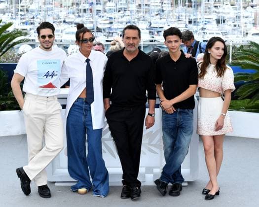 Cannes, France: Cannes, 77th Cannes Film Festival 2024 Photocall film: Ã¢â‚¬oeL Amour Ouf (Beating Hearts) In the photo: Malik Frikah, Gilles Lellouche, AdoÂ¨le Exarchopoulos, Mallory Wanecque, FranoÂßois Civil Cannes France  - ZUMAp169 20240524_zea_p169_743 Copyright: xAlbertoxTerenghix