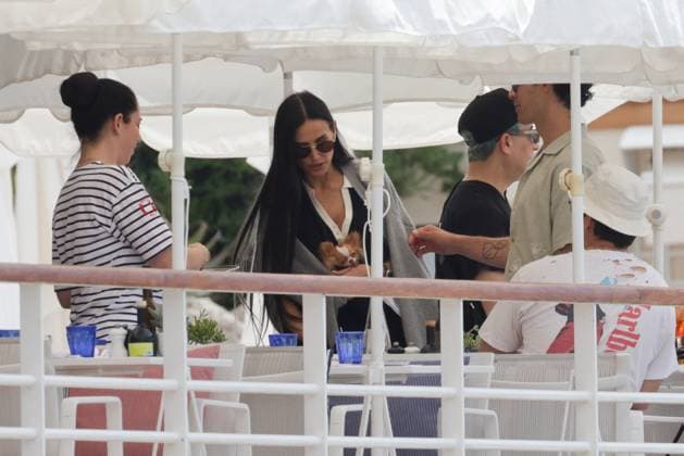 Demi Moore And Joe Jonas At Eden Roc - Antibes Demi Moore is seen lunching with Joe Jonas and Heidi Klum at Eden Roc in Antibes, France on May 24, 2024. Photo by ABACAPRESS.COM Antibes France  Copyright: xABACAx