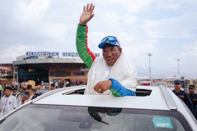 May 24, 2024: Katmandu, Nepal: Legendary Mountaineer KAMI RITA Sherpa arrives after hiking Mt Everest for the 30th time, leading the world record of most ascents on the world s highest peak Mount Everest greets fans at Tribhuvan International Airport. Katmandu Nepal - ZUMAs197 20240524_aaa_s197_077 Copyright: xPrabinxRanabhatx
