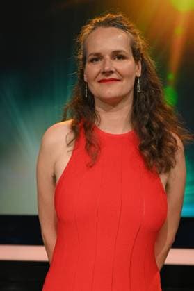 Editorin Anne Jünemann, Preisträgerin Bester Schnitt Fiktion Kino für ihre Arbeit an Behrooz Karamizades Drama Leere Netze bei der Verleihung 34. Deutscher Kamerapreis