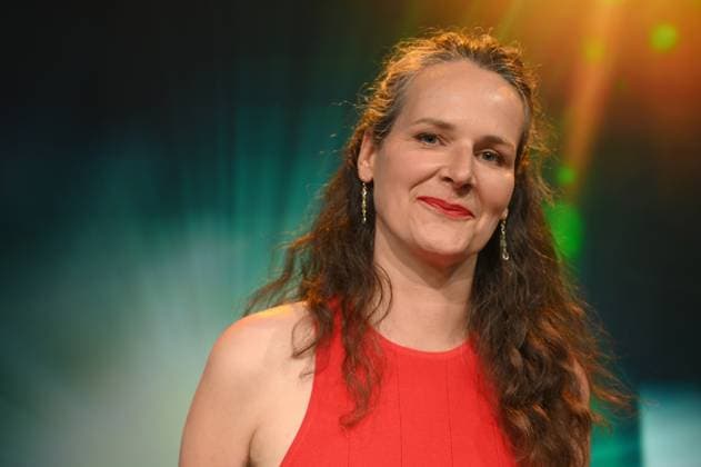 Editorin Anne Jünemann, Preisträgerin Bester Schnitt Fiktion Kino für ihre Arbeit an Behrooz Karamizades Drama Leere Netze bei der Verleihung 34. Deutscher Kamerapreis