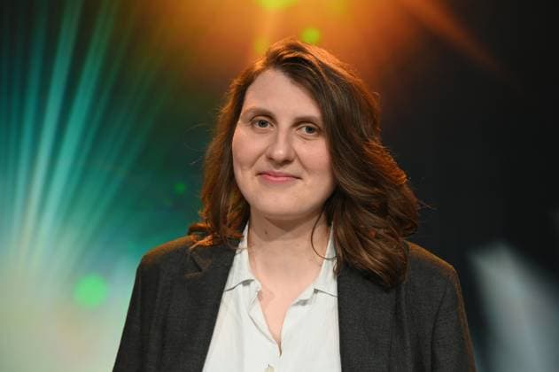 Editorin Yana Höhnerbach, Preisträgerin Bester Schnitt Doku Screen für Drei Frauen – Ein Krieg bei der Verleihung 34. Deutscher Kamerapreis