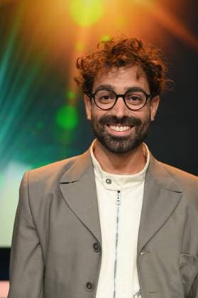 Kameramann Christopher Aoun, Preisträger Beste Kamera Fiktion Screen für die Filmreihe ZEIT Verbrechen – Deine Brüder bei der Verleihung 34. Deutscher Kamerapreis