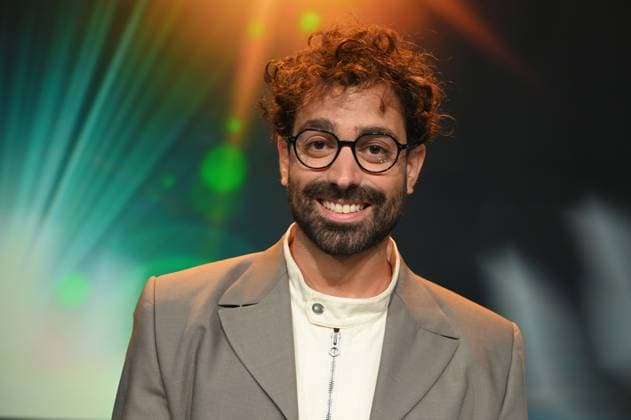 Kameramann Christopher Aoun, Preisträger Beste Kamera Fiktion Screen für die Filmreihe ZEIT Verbrechen – Deine Brüder bei der Verleihung 34. Deutscher Kamerapreis