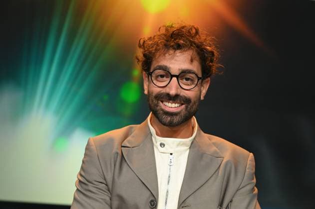 Kameramann Christopher Aoun, Preisträger Beste Kamera Fiktion Screen für die Filmreihe ZEIT Verbrechen – Deine Brüder bei der Verleihung 34. Deutscher Kamerapreis