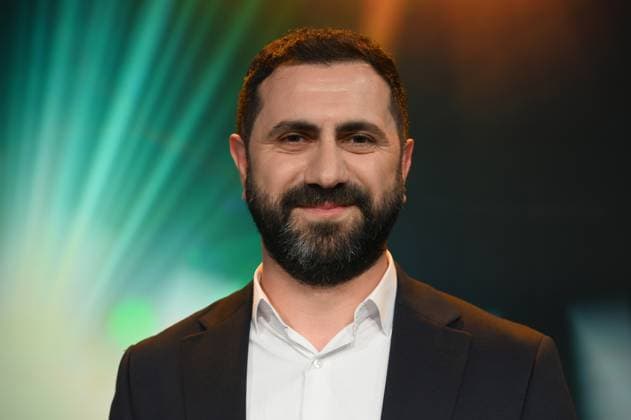 Kameramann Daniel Guliyev, Preisträger für die Bildgestaltung in Orkhan Aghazadehs Dokumentarfilm Die Rückkehr des Filmvorführers bei der Verleihung 34. Deutscher Kamerapreis