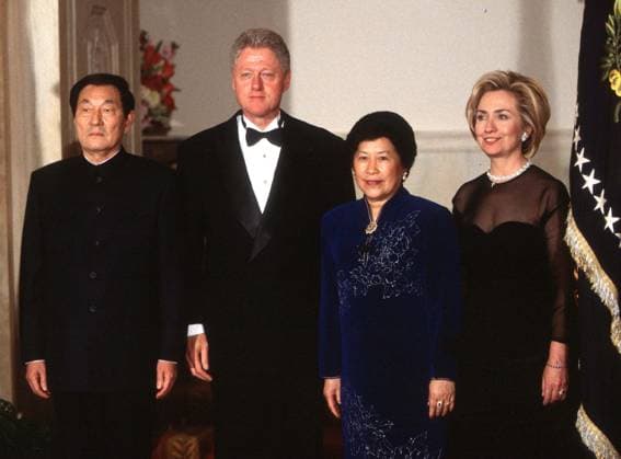 Apr. 8, 1999 - (Left to Right) Chinese Prime Minister Zhu Rongji, US President Bill Clinton, Mrs. Zhu and First Lady Hillary Rodham Clinton pose for photographers before a state dinner held at the White House in honor of the Prime Minister s visit..April 8, 1999. Credit: Gamma-Liasion. 1999 Washington U.S. - ZUMAg49_ 19990408_gaf_g117_014 Copyright: xBradxMarkelx
