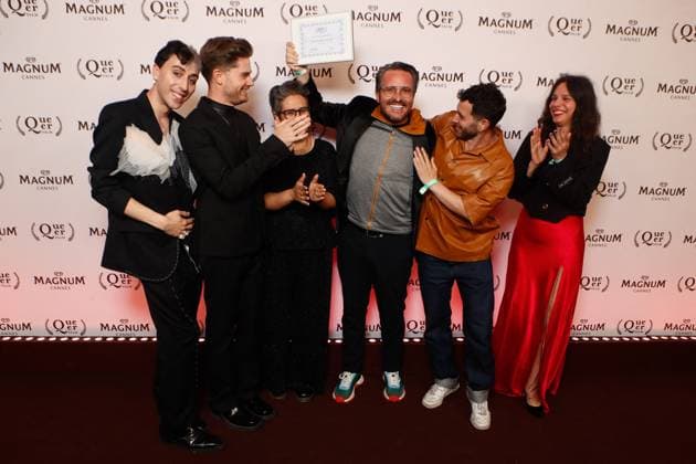 Exclusive Magnumday8photocall Exclusive Jury members Paloma, Lukas Dhont, Juliana Rojas, Jad Salfiti, Sophie Letourneur surrounding Emanuel Parvu winner of the Queer Palm 2024 for his film 3 kilometers to the end of the world Queer Palm party on the Magnum beach during the 77th Cannes International Film Festival, France, May 24, 2024 Christophe Clovis Magnum Cannes via Bestimage Magnum Beach Â Queer Palm Â party during the 77th Cannes International Film Festival on May 24, 2024 Cannes France  Copyright: xJeremyxMelloulx xMagnumxCannesxviaxBestimagexJeremyxMelloulx xMagnumxCannesxviaxBestimagex