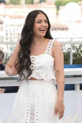 CANNES, FRANCE MAY 25 G D Niousha AKHSHI , actress, during the photocall of the film Les graines du figuier sauvage in competition at the 77th Cannes Film Festival at the Palais des Festivals on May 25, 2024 in Cannes, France CINEMA 77eme Festival de Cannes Photocall 25 05 2024 ValentinaClaret Panoramic 