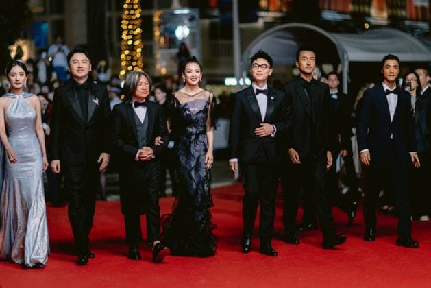 77th International Cannes Film Festival Red carpet 77eme Festival International du Film de Cannes Montee des marches du film She got No Name 305515 2024 05 24 Alpes Maritimes Cannes France Zhang, Ziyi Mi, Yang Chan, Peter Ho sun Jiayin, Lei  Copyright: xTerencexBaelenx STAR_305515_073
