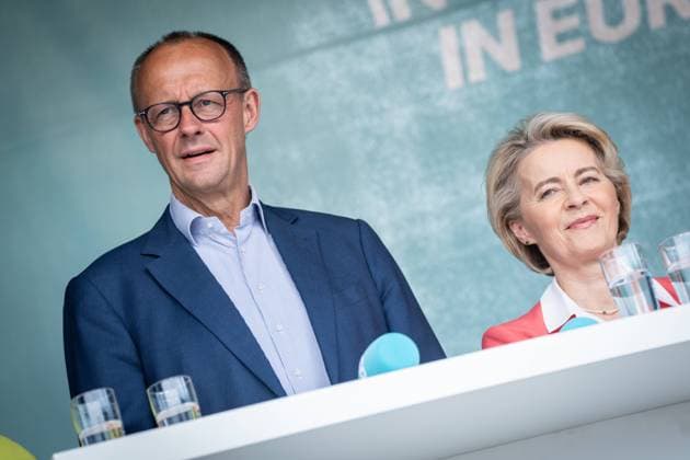 CDU-Wahlkampfveranstaltung zu Europawahl 2024 in Wunstorf-Steinhude am Steinhuder Meer bei Hannover in Niedersachsen CDU-Parteivorsitzender Friedrich Merz mit Ursula von der Leyen, Präsidentin Europäische Kommission und Spitzenkandidatin zur Europawahl;CDU-Wahlkampfveranstaltung zu Europawahl 2024 in Wunstorf-Steinhude am Steinhuder Meer bei Hannover in Niedersachsen CDU-Parteivorsitzender Friedrich Merz mit Ursula von der Leyen, Präsidentin Europäische Kommission und Spitzenkandidatin zur Europaw, Steinhude Niedersachsen Deutschland Vorplatz Seeterrassen *** CDU election campaign event for the 2024 European elections in Wunstorf Steinhude am Steinhuder Meer near Hanover in Lower Saxony CDU party chairman Friedrich Merz with Urs